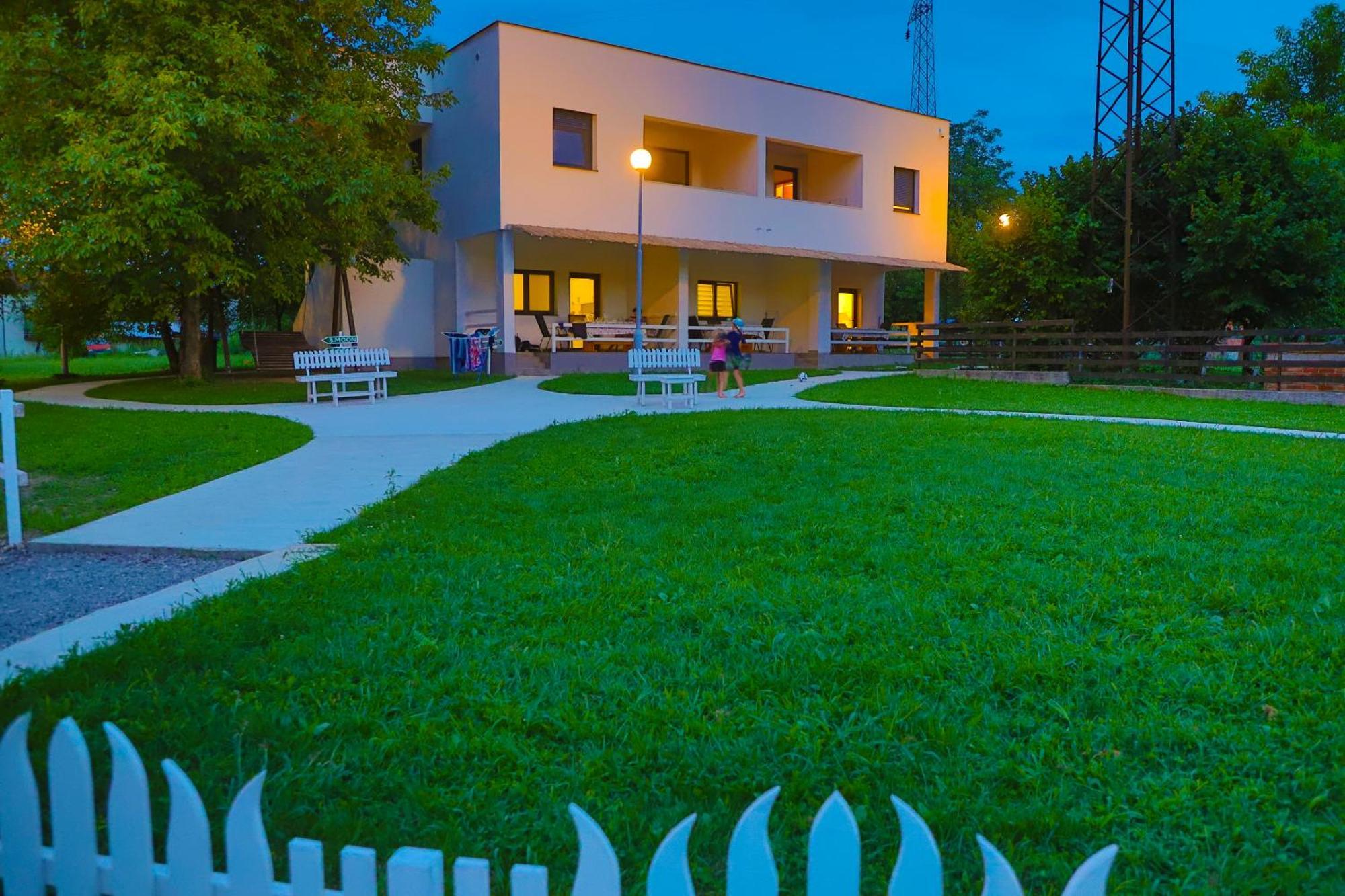 Bihać Holiday Homes Pozitiva מראה חיצוני תמונה