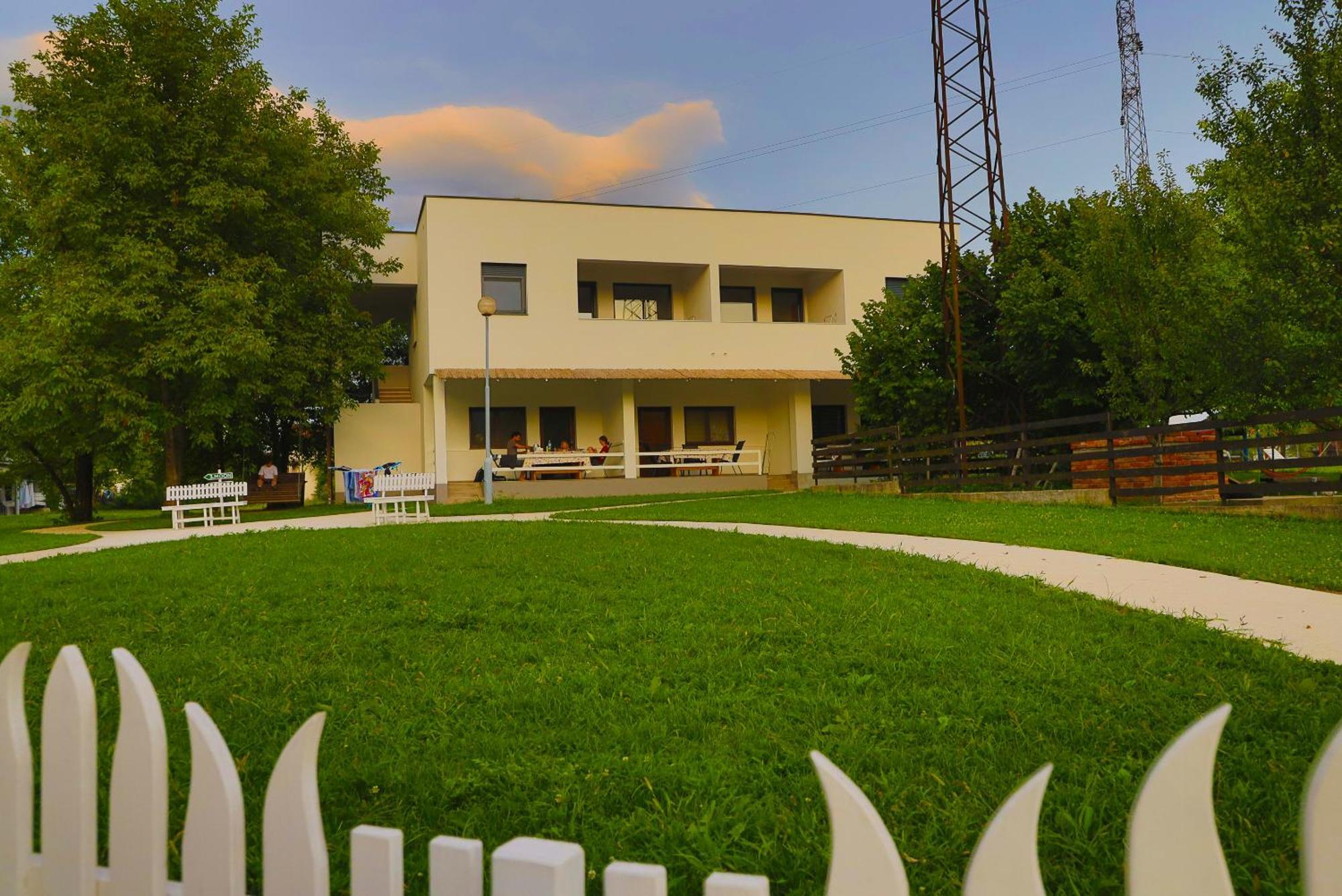 Bihać Holiday Homes Pozitiva מראה חיצוני תמונה