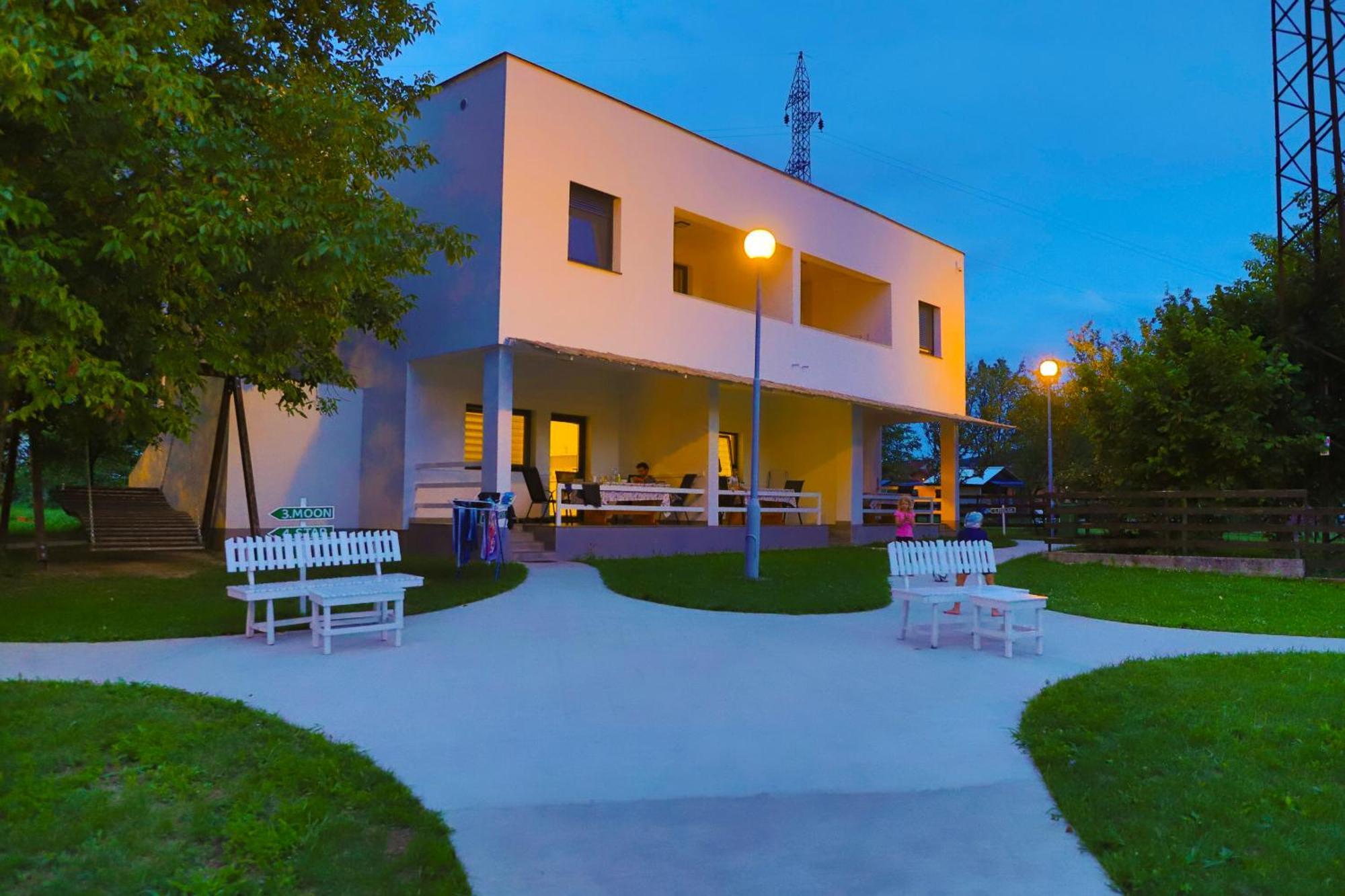 Bihać Holiday Homes Pozitiva מראה חיצוני תמונה
